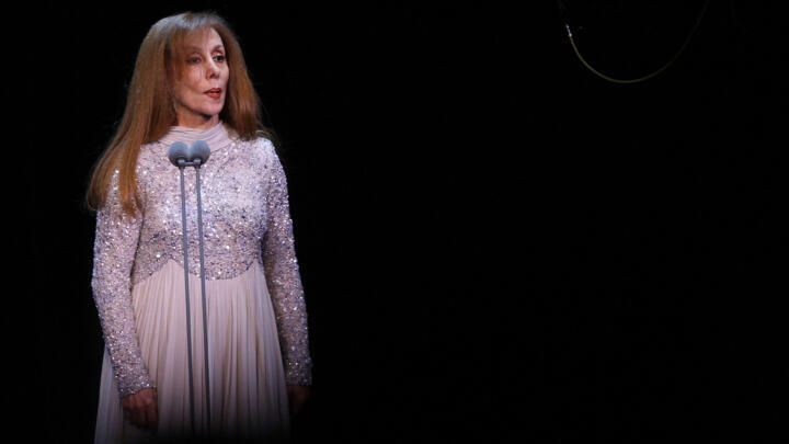 La chanteuse libanaise Fairouz au nouveau théâtre Platea du Liban, à Sahel Alma, au nord de Beyrouth, le 9 décembre 2011.