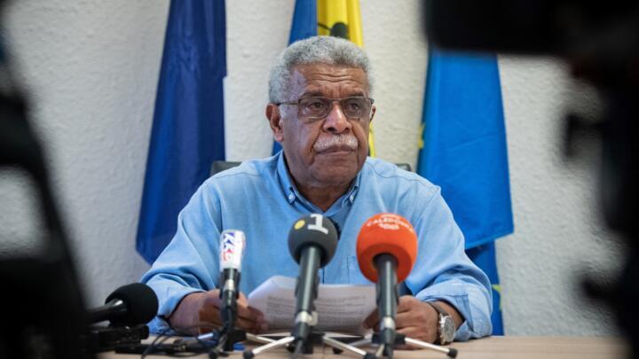 Le président du gouvernement local Louis Mapou lors d'une conférence de presse à Nouméa, en Nouvelle-Calédonie, le 8 juin 2024.