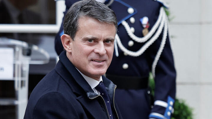 Le nouveau ministre français de l'Outre-mer Manuel Valls lors de la cérémonie de passation de pouvoirs, le 24 décembre 2024.