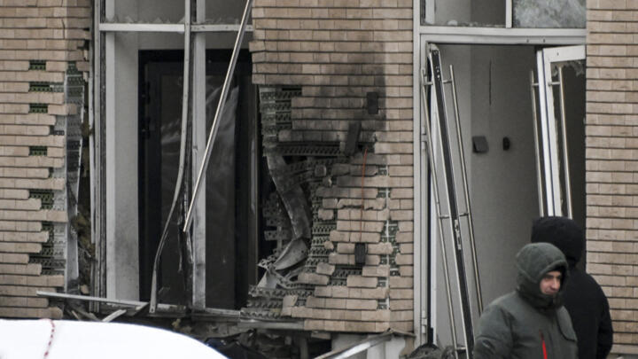 La façade d'un immeuble endommagée par l'explosion d'une bombe qui a tué un général de l'armée russe et son assistant.