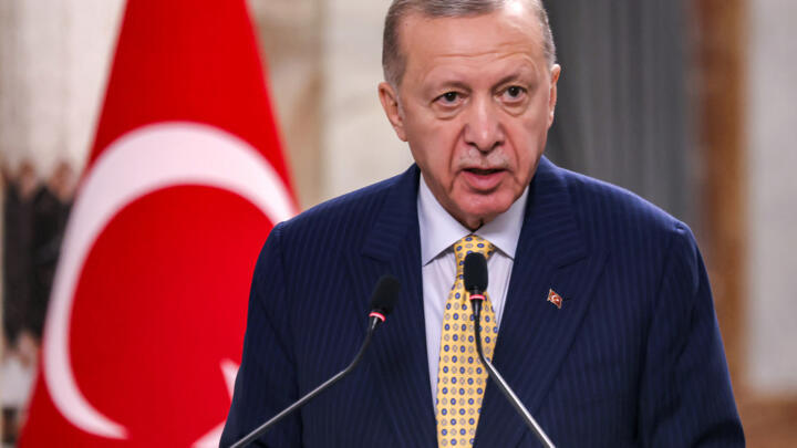 الرئيس التركي رجب طيب أردوغان خلال مؤتمر صحافي في بغداد في 22 نيسان/أبريل 2024