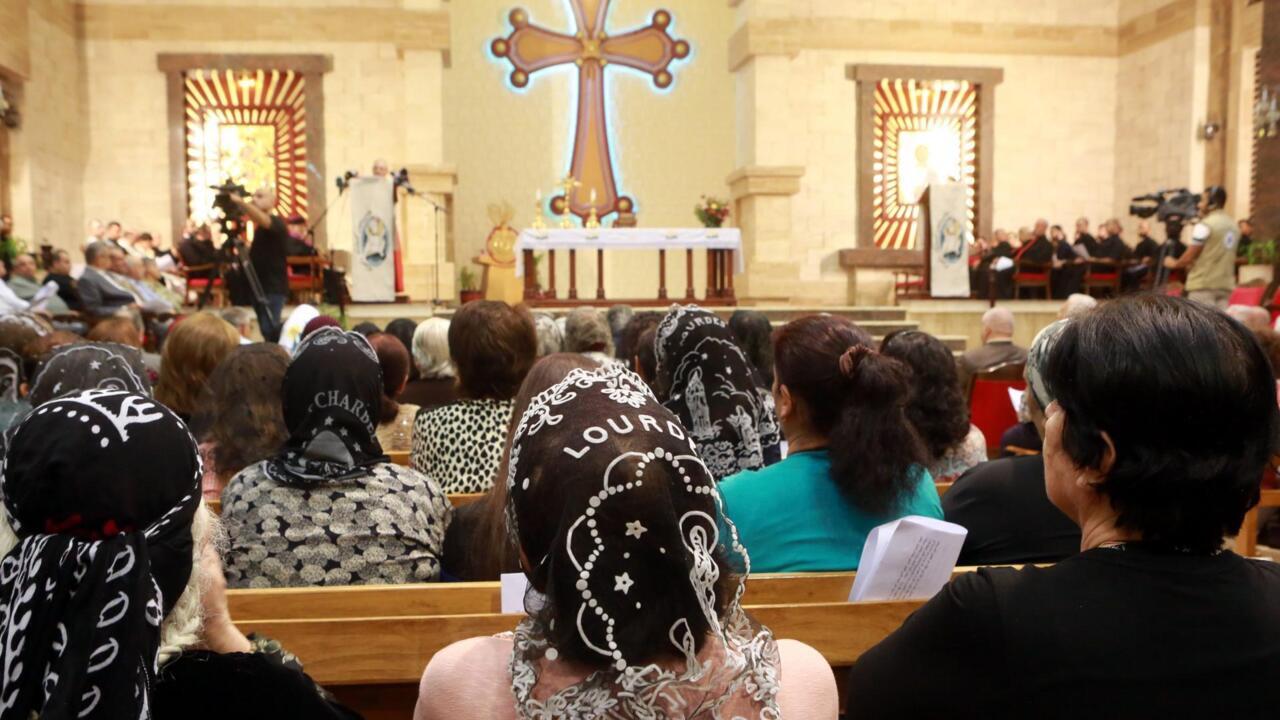 Archivo. Mujeres cristianas iraquíes rezan en la iglesia de Nuestra Señora del Perpetuo Auxilio en el área de Erbil, capital de la región de Kurdistán en el norte de Irak.