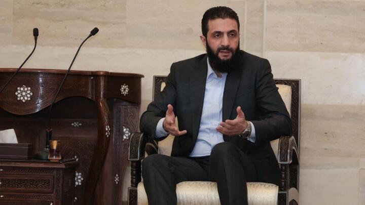 أحمد الشرع زعيم هيئة تحرير الشام خلال مقابلة أجريت في دمشق مع فرانس24. 16 كانون الأول/ديسمبر 2024.
