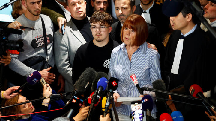جيزيل بيليكو تتحدث للصحافة بعد صدور الأحكام بحق المتهمين في قضية الاغتصاب الجماعي الذي تعرضت له. 19 ديسمبر/كانون الأول 2024. 